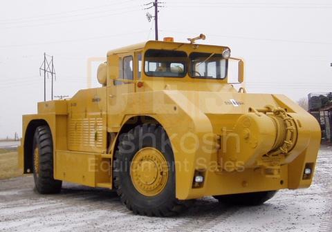 Oshkosh U-30 Aircraft Tow Tractor