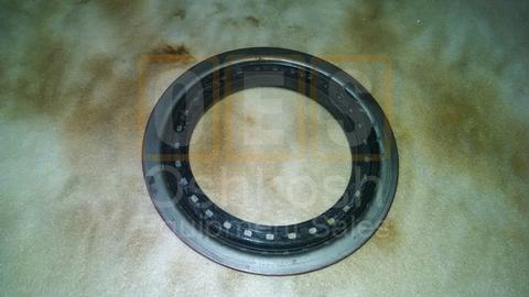 Inner Wheel Bearing Hub Seal Front and Rear Axle