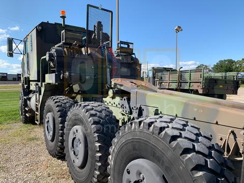 OSHKOSH M1070 HET 8x8 Winch Truck (T-500-89)