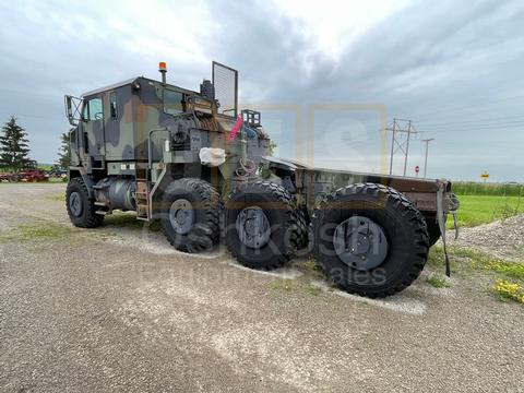 Oshkosh M1070 HET 8X8 Tractor Winch Truck